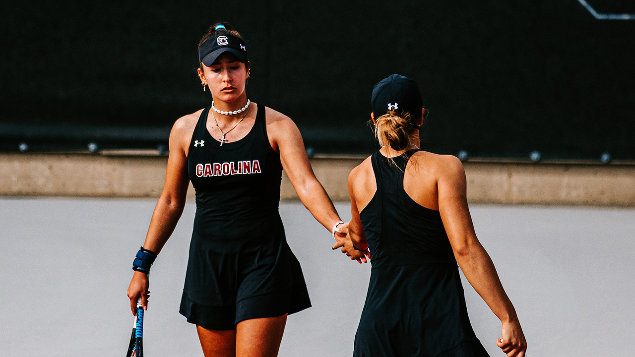 Emma Shelton and Gabriela Martinez