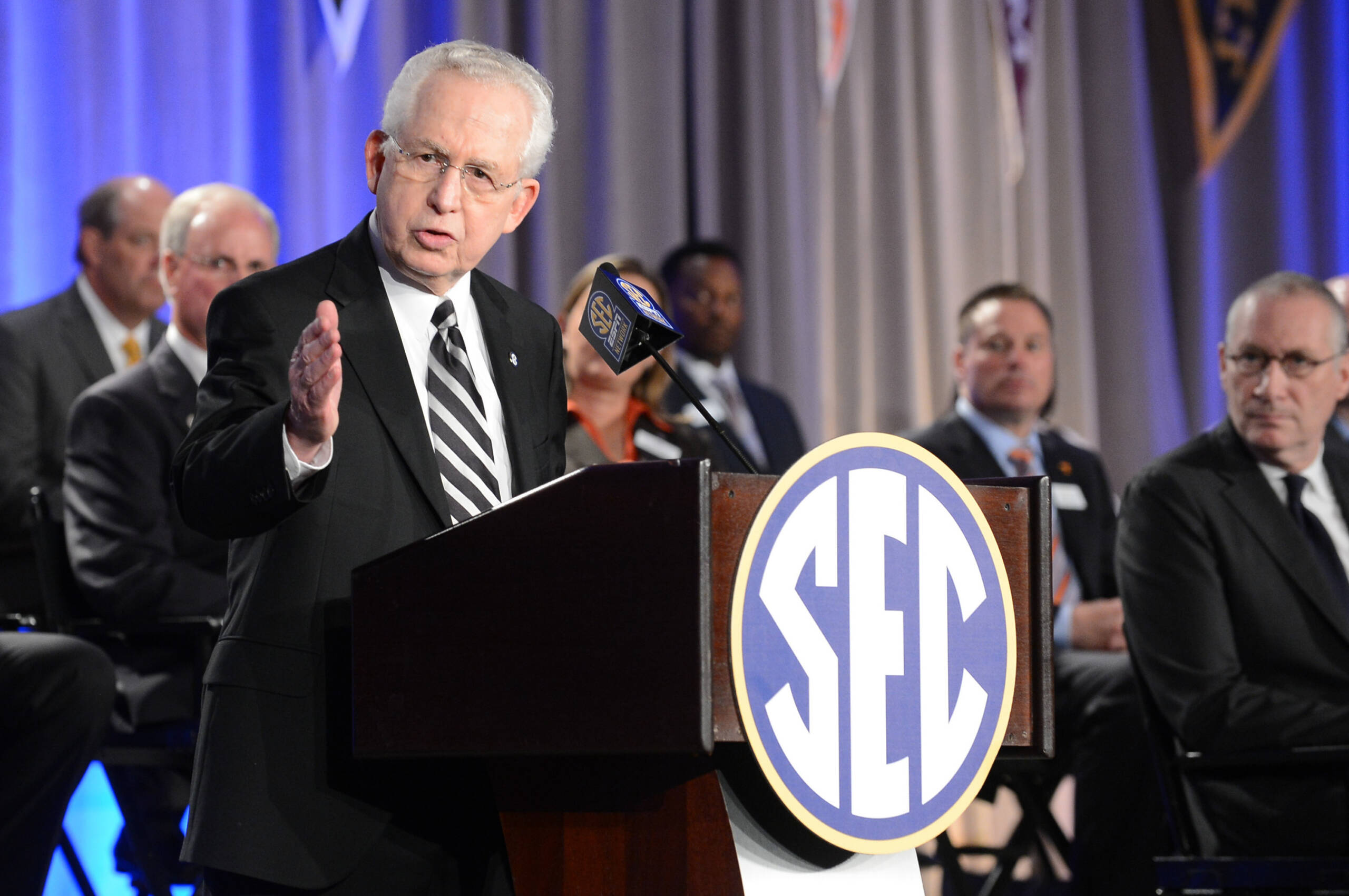 South Carolina Athletics Thanks Retiring SEC Commissioner Mike Slive