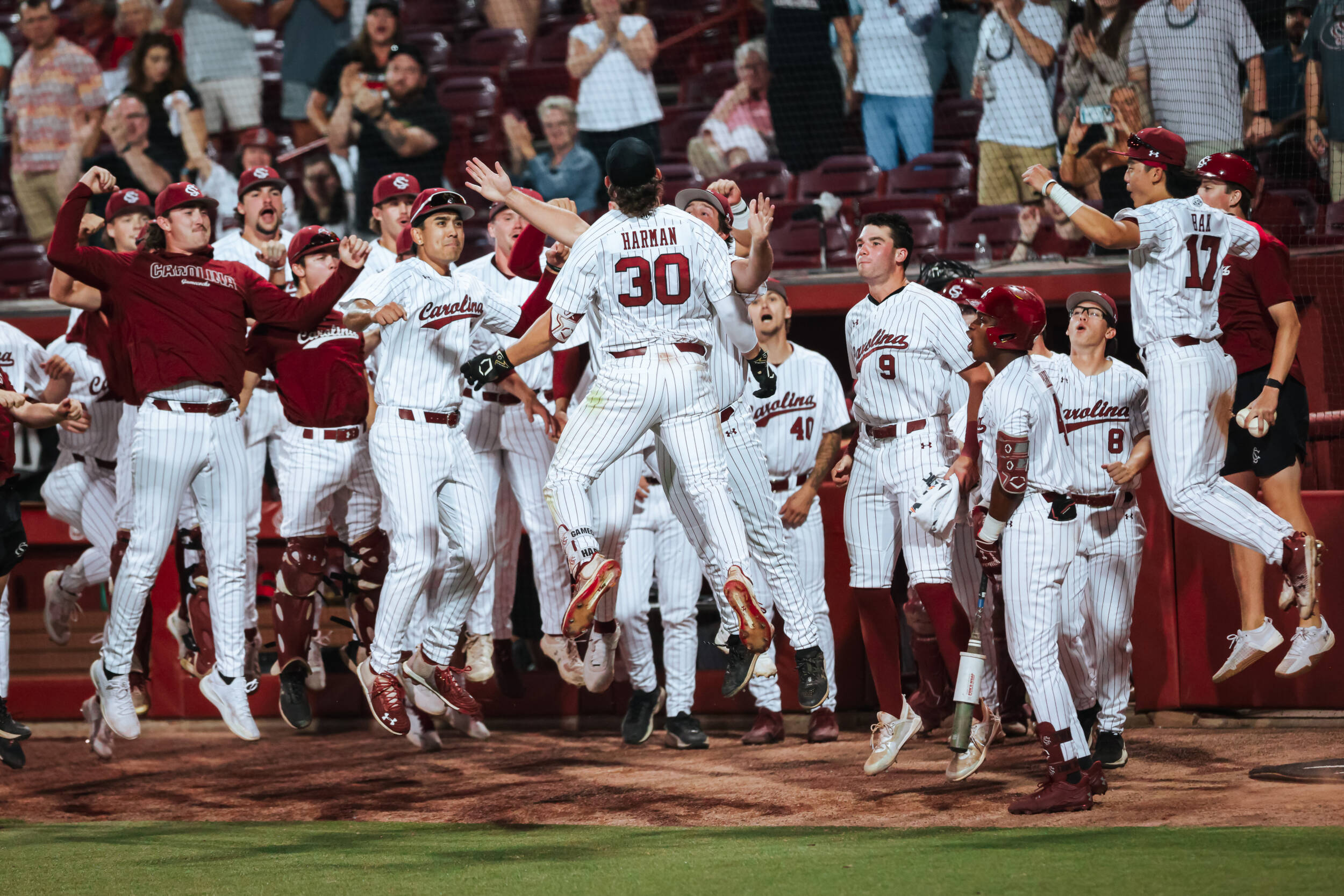 Baseball Wins Friday Night Thriller, 10-9, over Kentucky