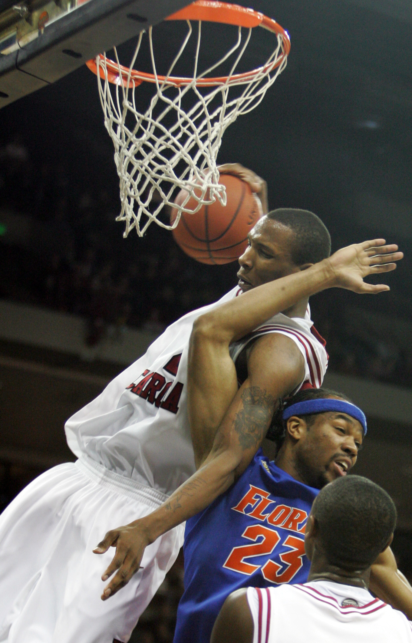 Florida Escapes Columbia With 73-71 Win