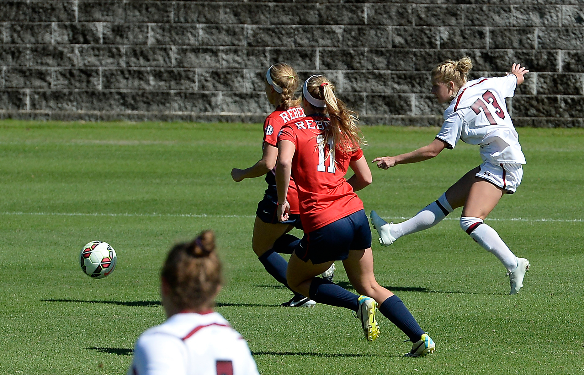 South Carolina defeats Ole Miss, 2-0