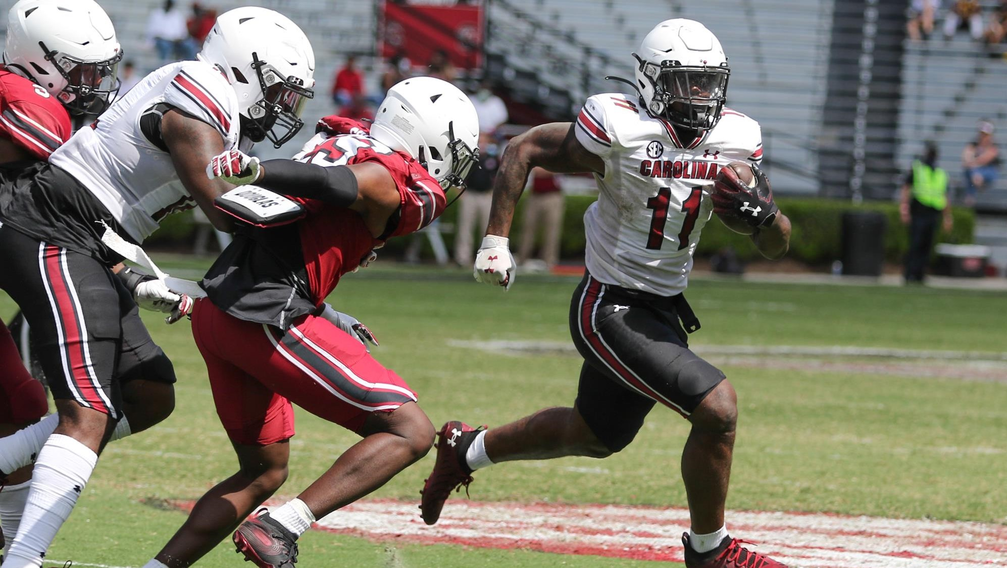 White Leads Garnet to 14-10 Win over Black in Annual Spring Game