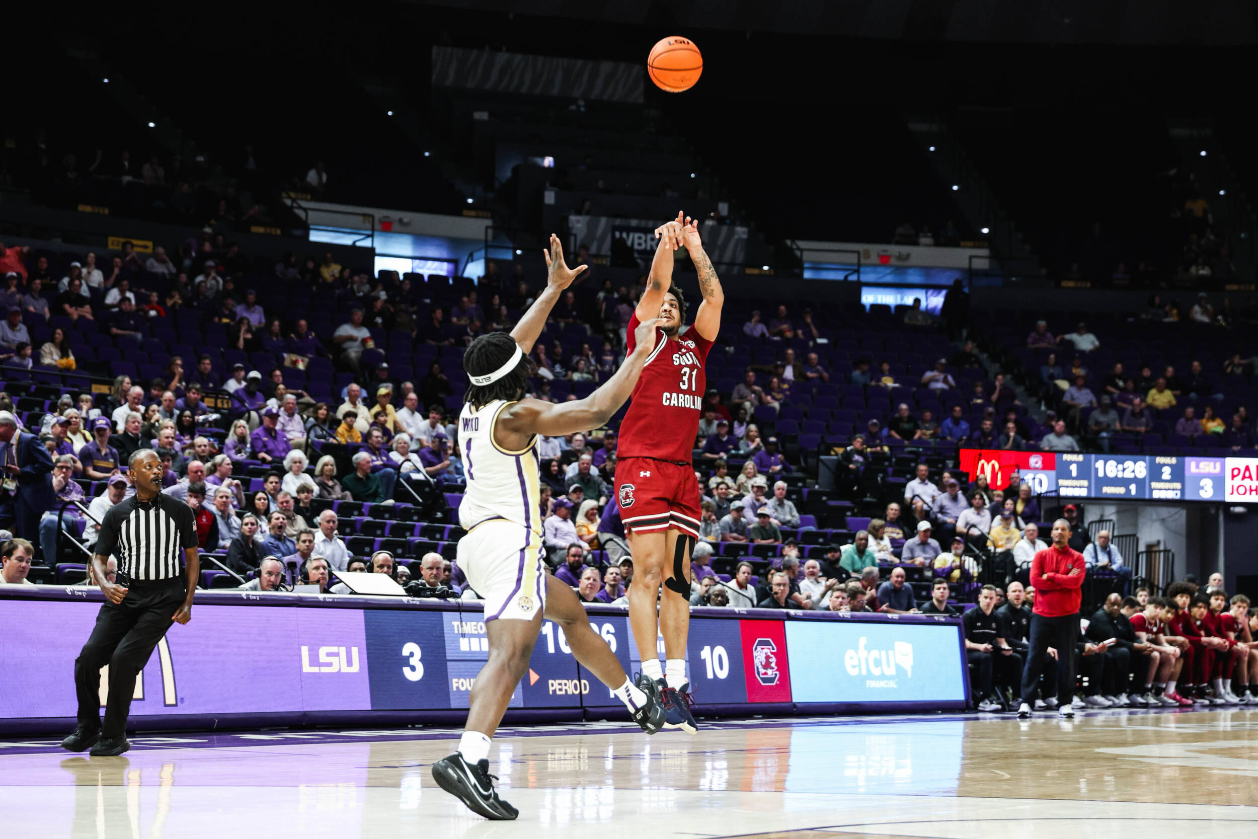 Strong Scores Career-High 30 as Gamecocks Beat LSU, 78-68