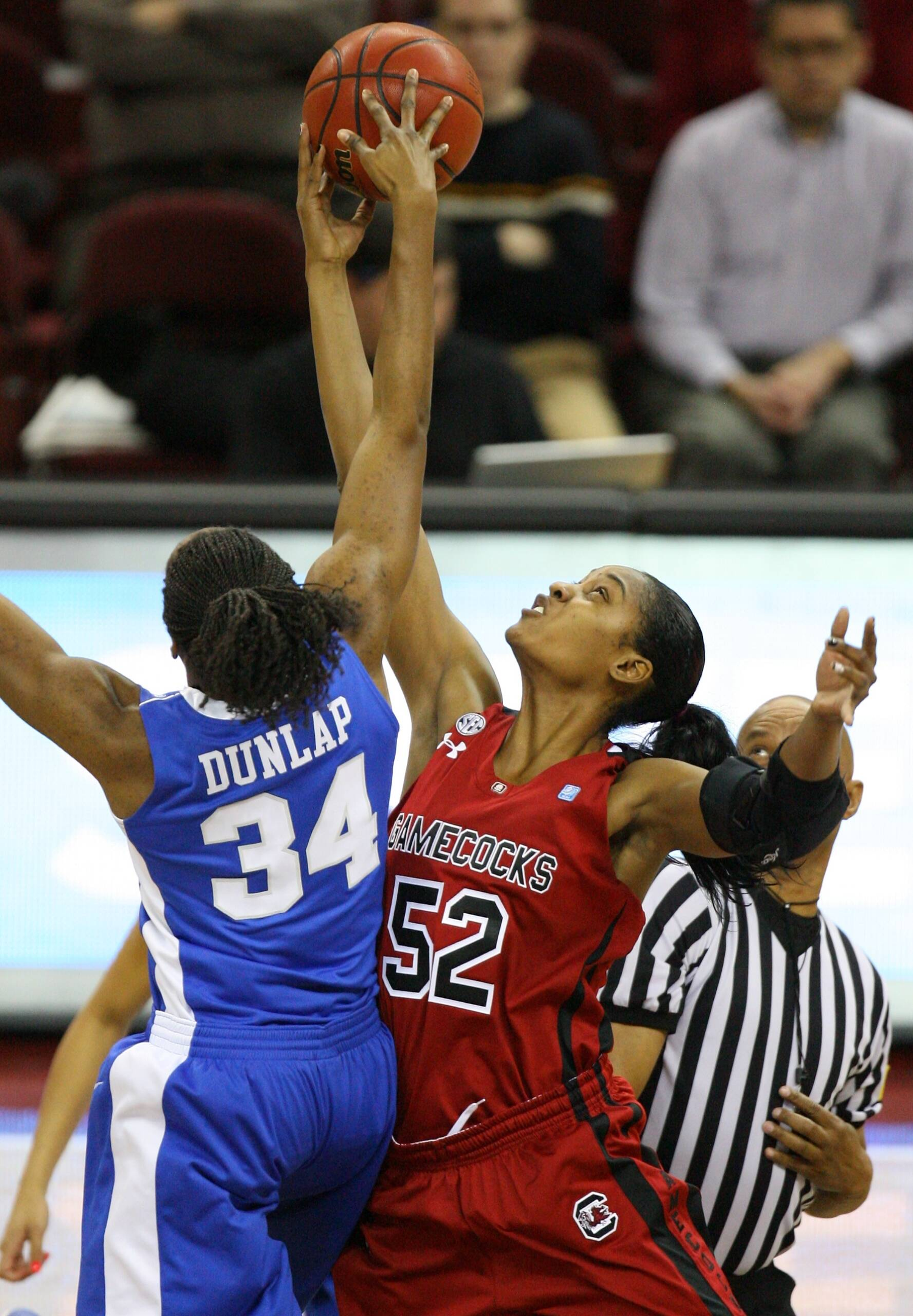 South Carolina 66, #15/18 Kentucky 61 &#149; 2/10/11