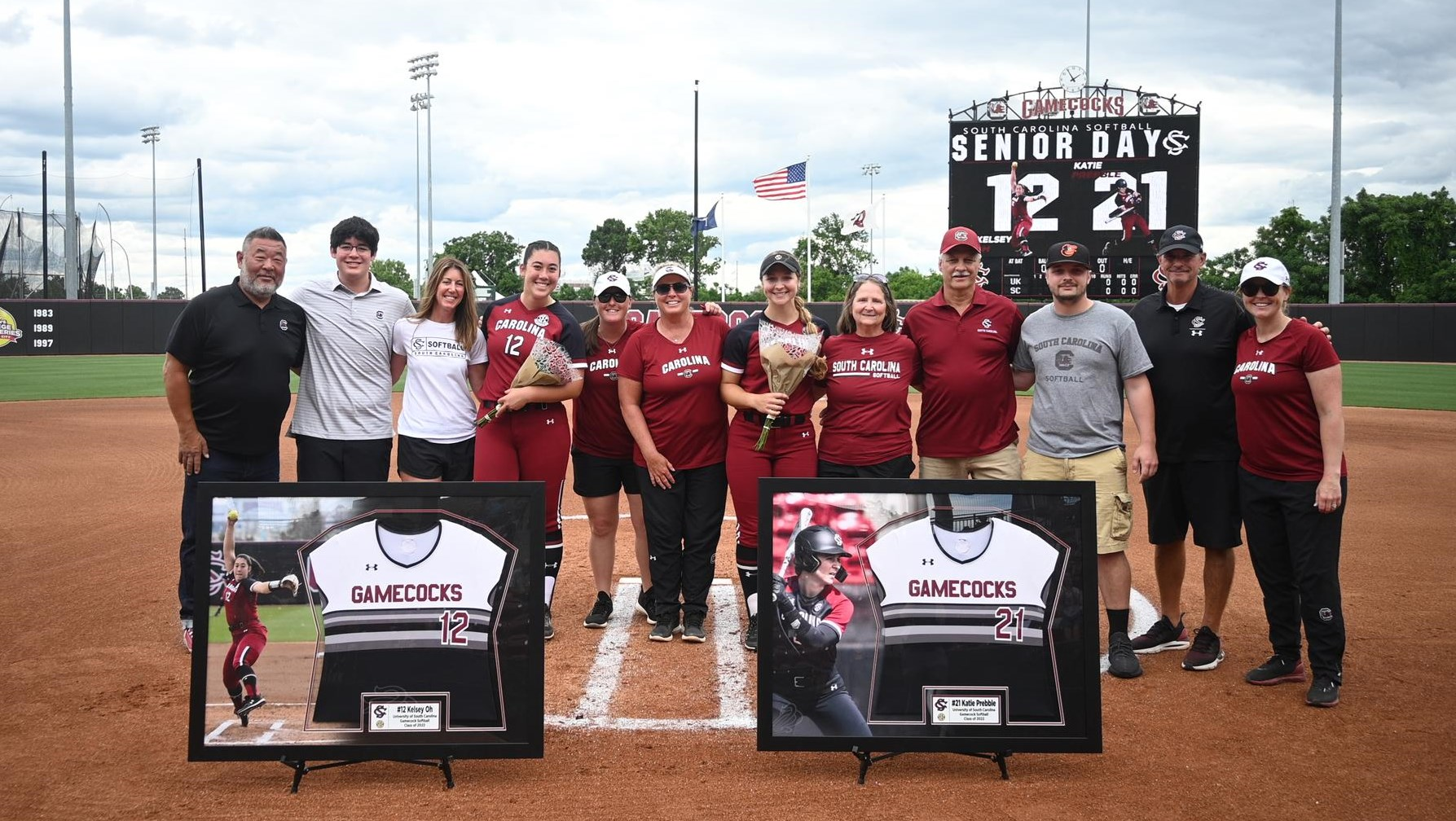 Softball Honors Seniors Prebble and Oh, Split with No. 13 Wildcats