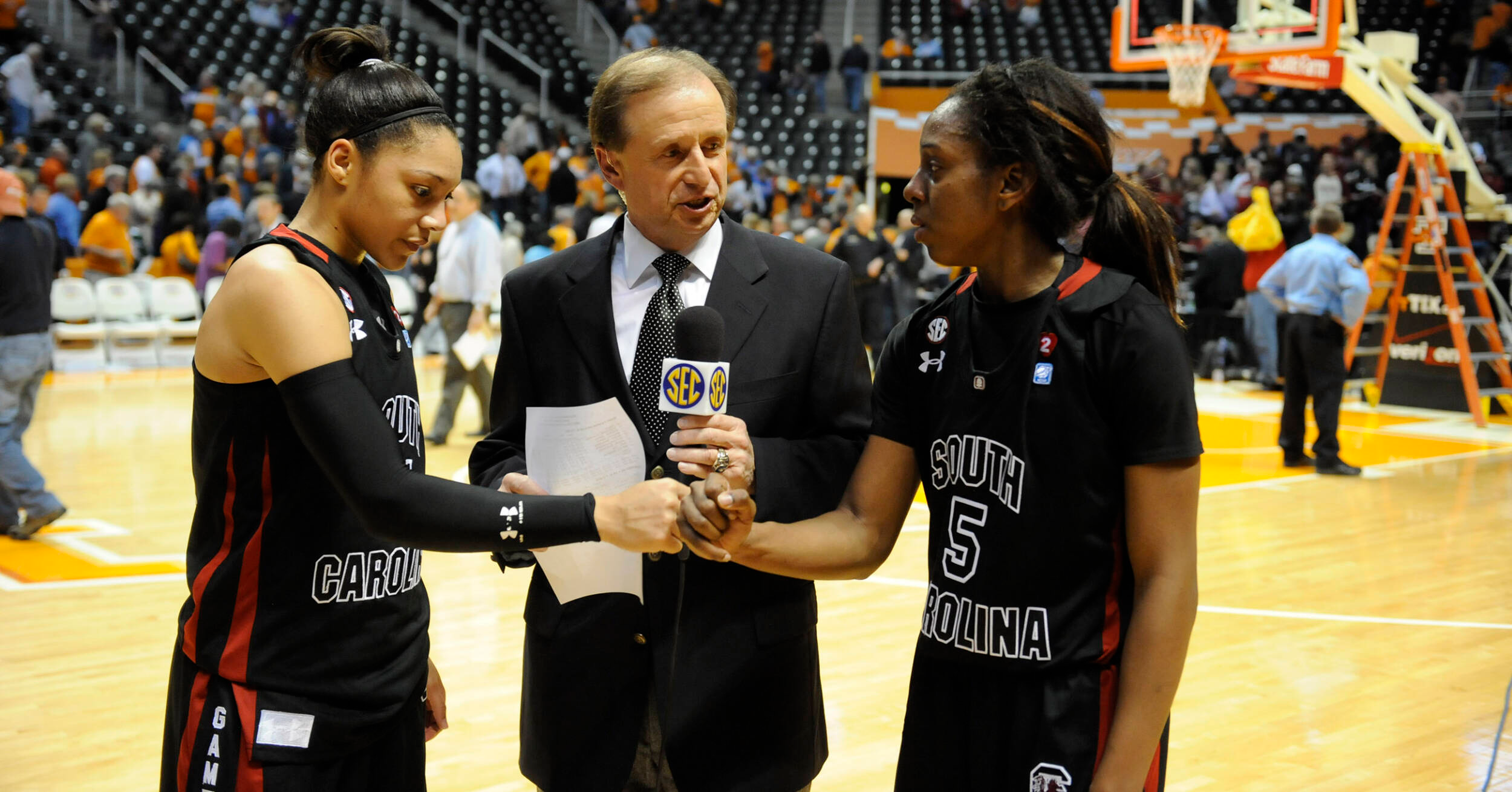 LOOK: Dawn Staley makes fashion statement during Women's National  Championship - On3