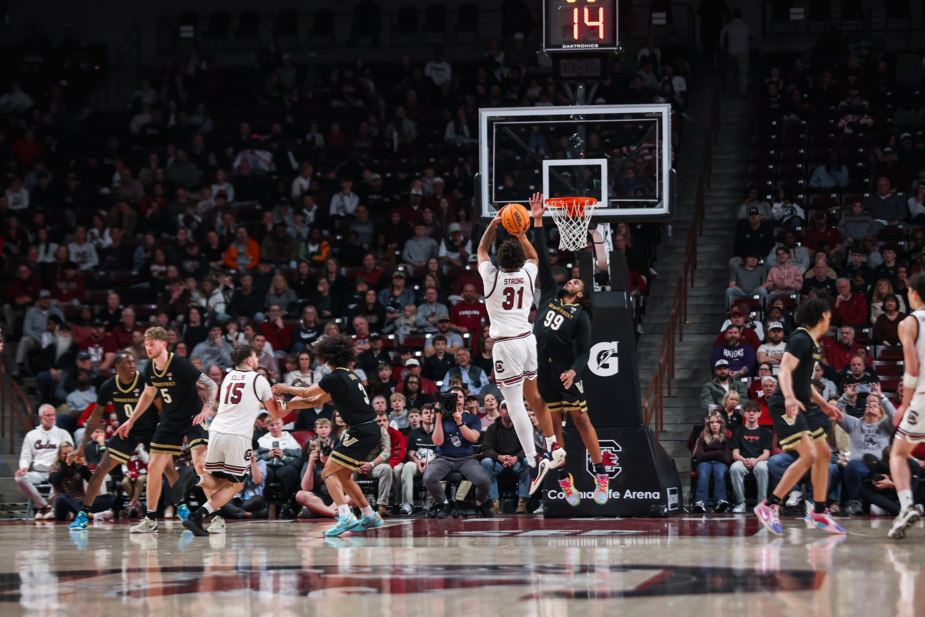 Gamecocks Drop SEC Opener to No. 11/11 Vanderbilt, 83-71