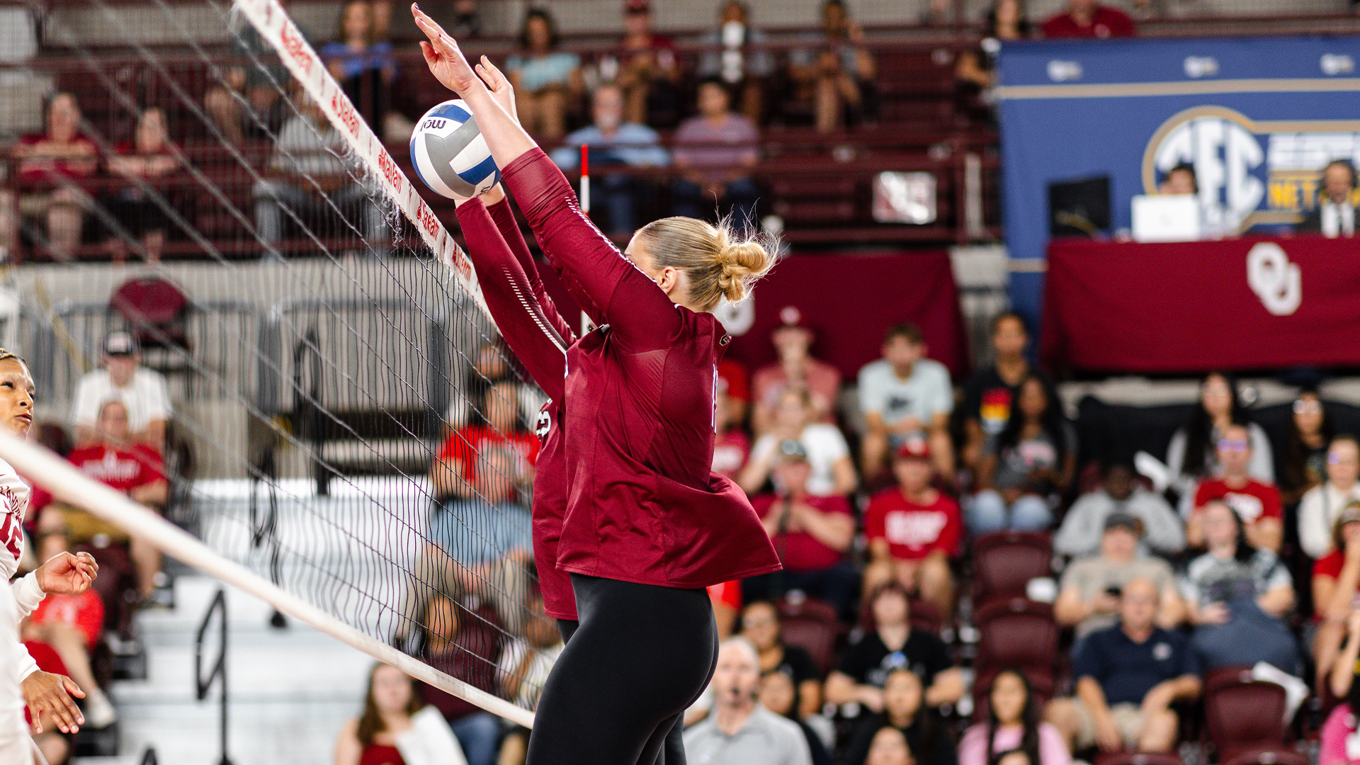 Gamecocks Drop Road Match to Oklahoma in Four Sets