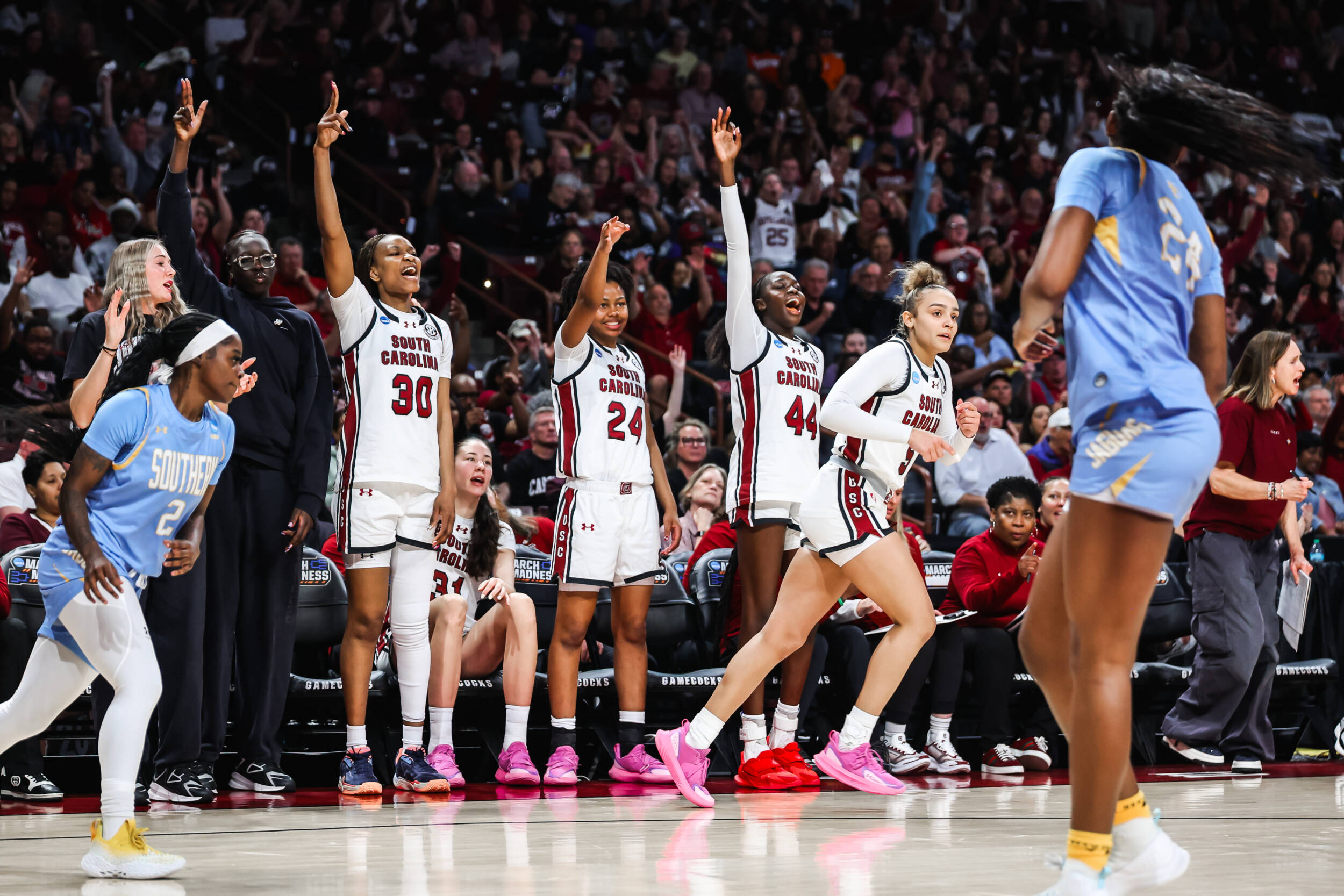 Edwards scores 27 in NCAA Tournament 1st round win