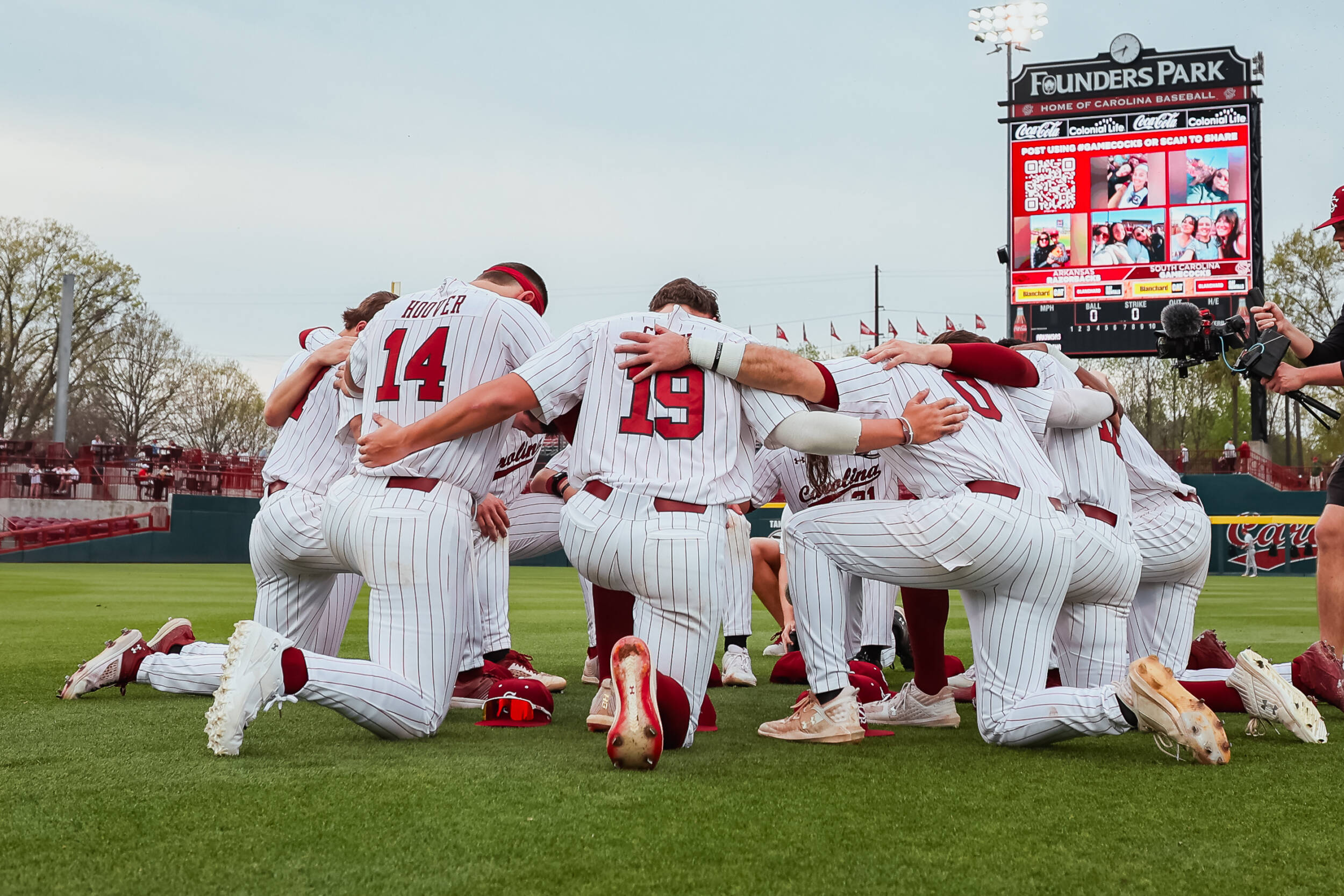 Baseball Falls in Friday Contest to No. 4 Arkansas