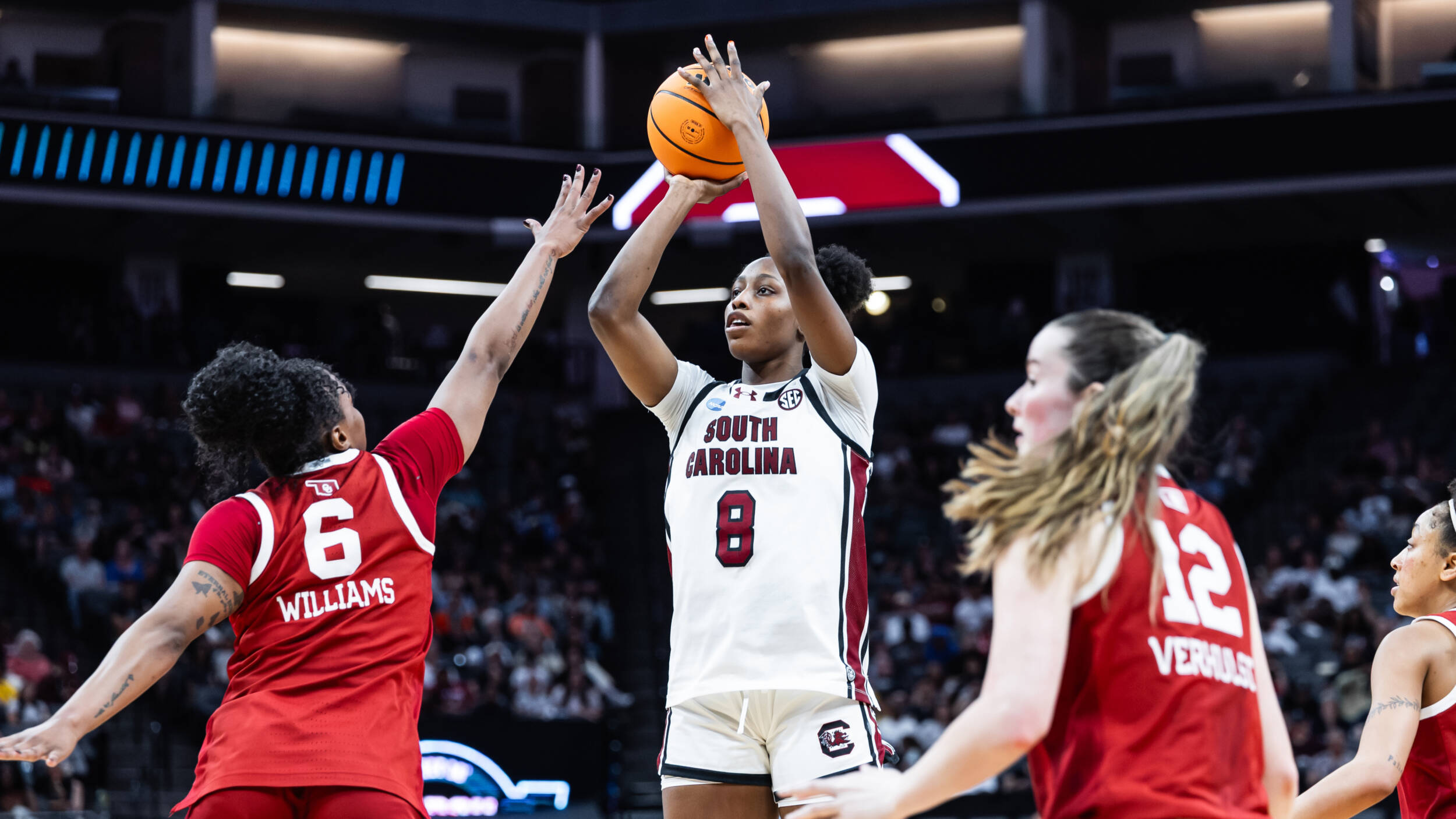 Gamecocks-Huskies on Final Four Friday
