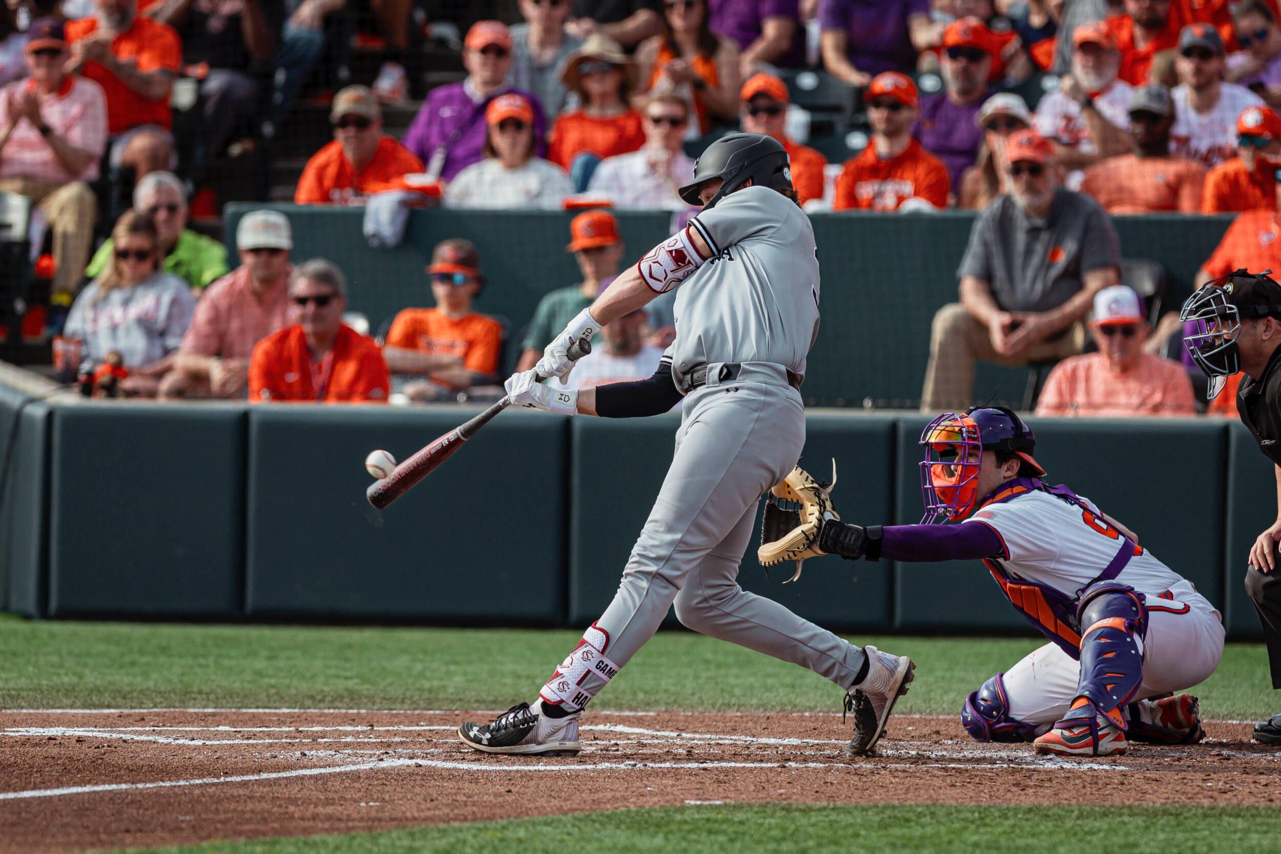Baseball Falls to Clemson Sunday Afternoon