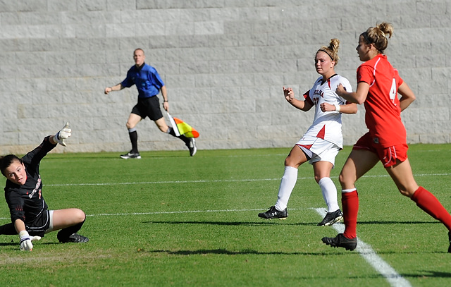 Women's Soccer Advances To Round of 16