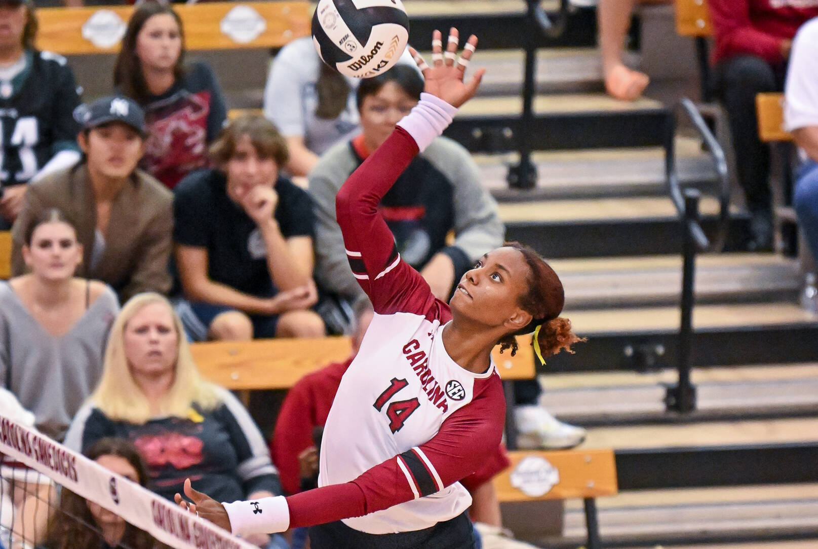 Volleyball Falls in Five Sets to No. 25 Auburn