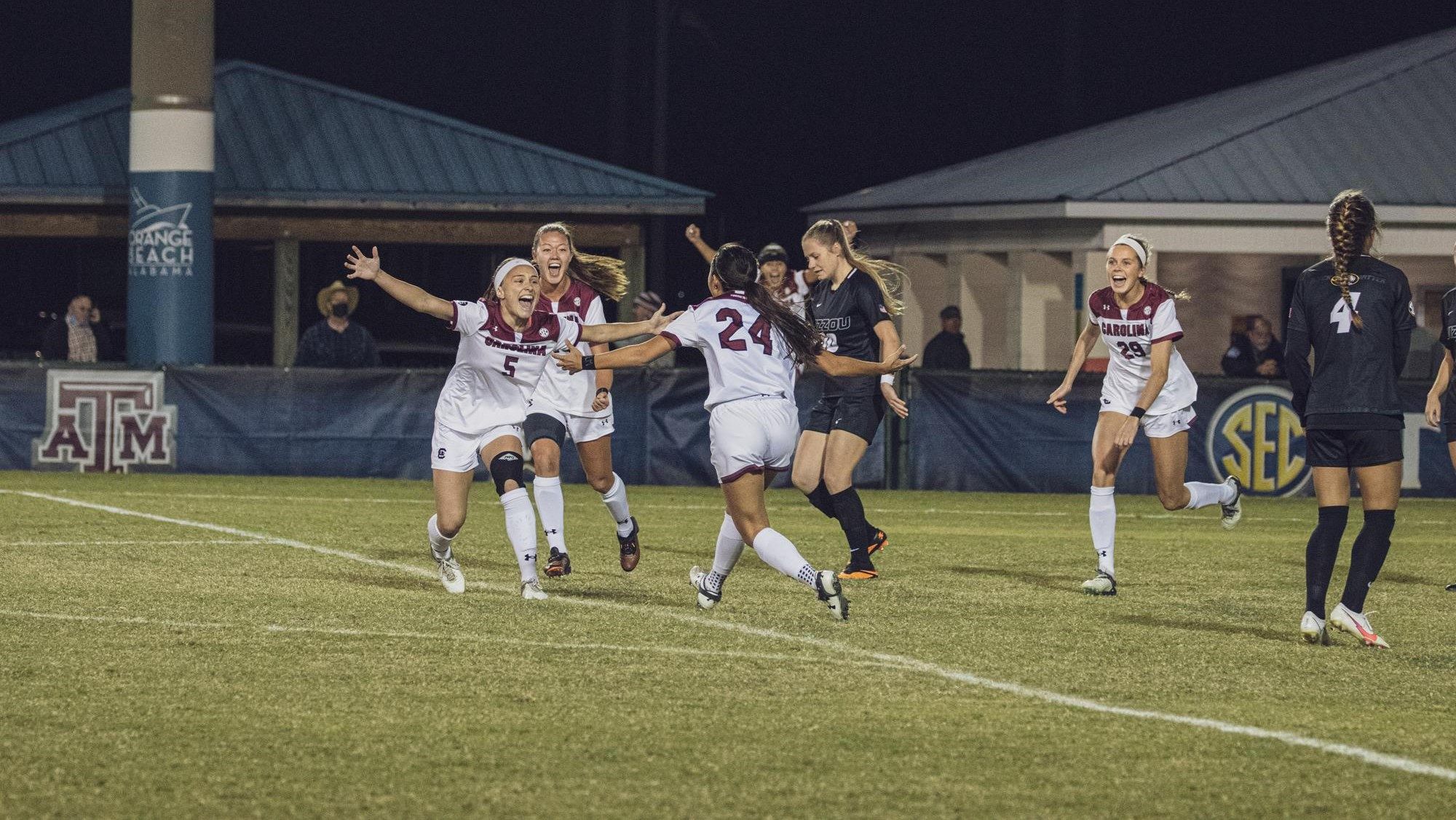Gamecocks Advance to SEC Tournament Semis with 3-2 Win
