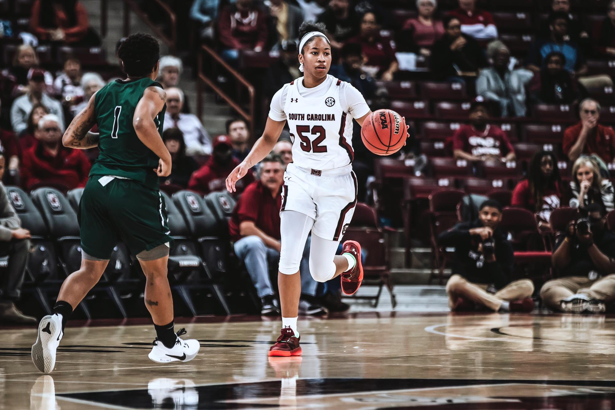 Harris Joins 1,000 Point Club as Gamecocks Roll