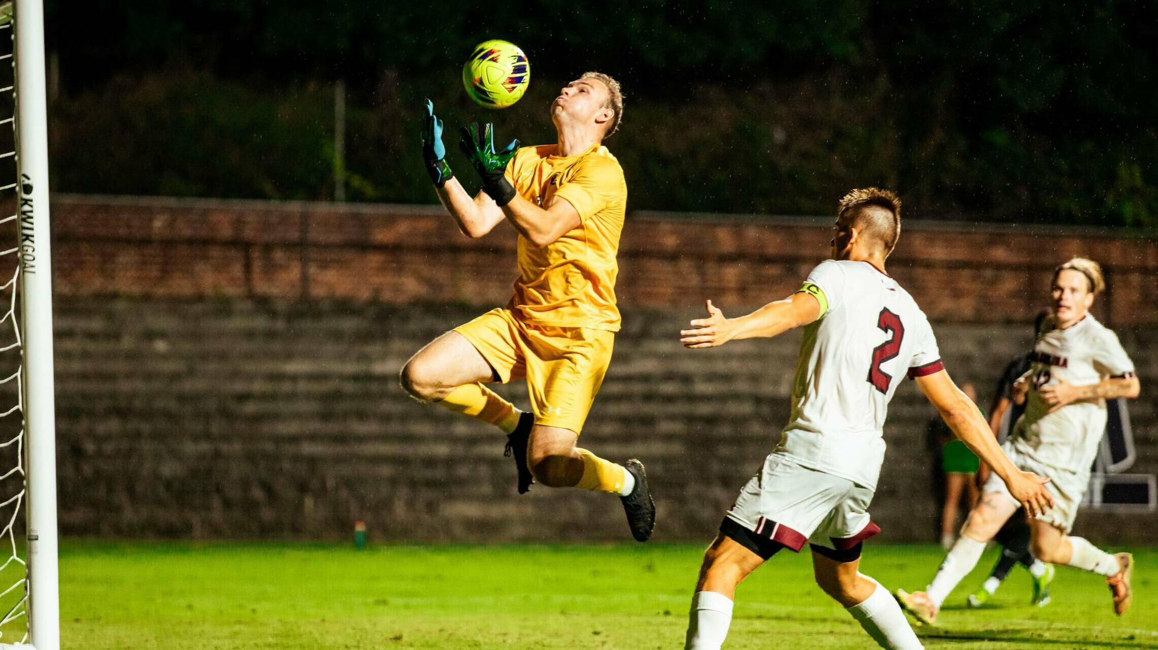 Gamecocks Fall to No. 1 West Virginia In Final Minute