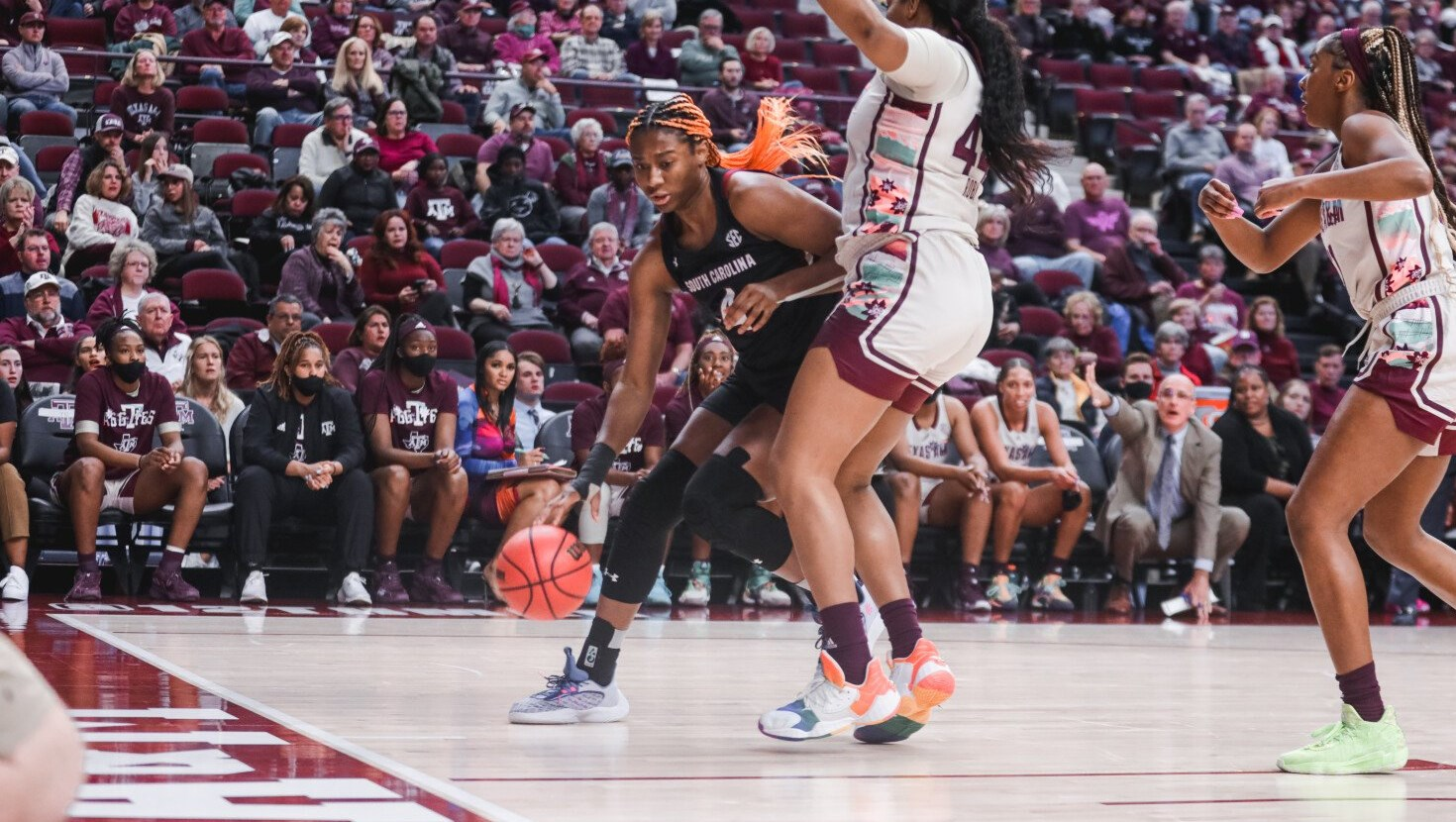 Boston leads No. 1 South Carolina to 89-48 rout of Texas A&M