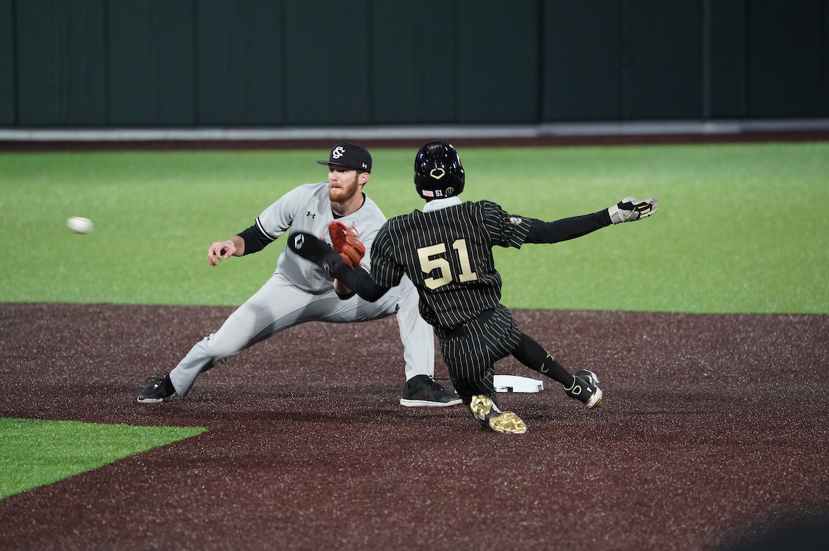 Baseball Falls to Vanderbilt in SEC Opener