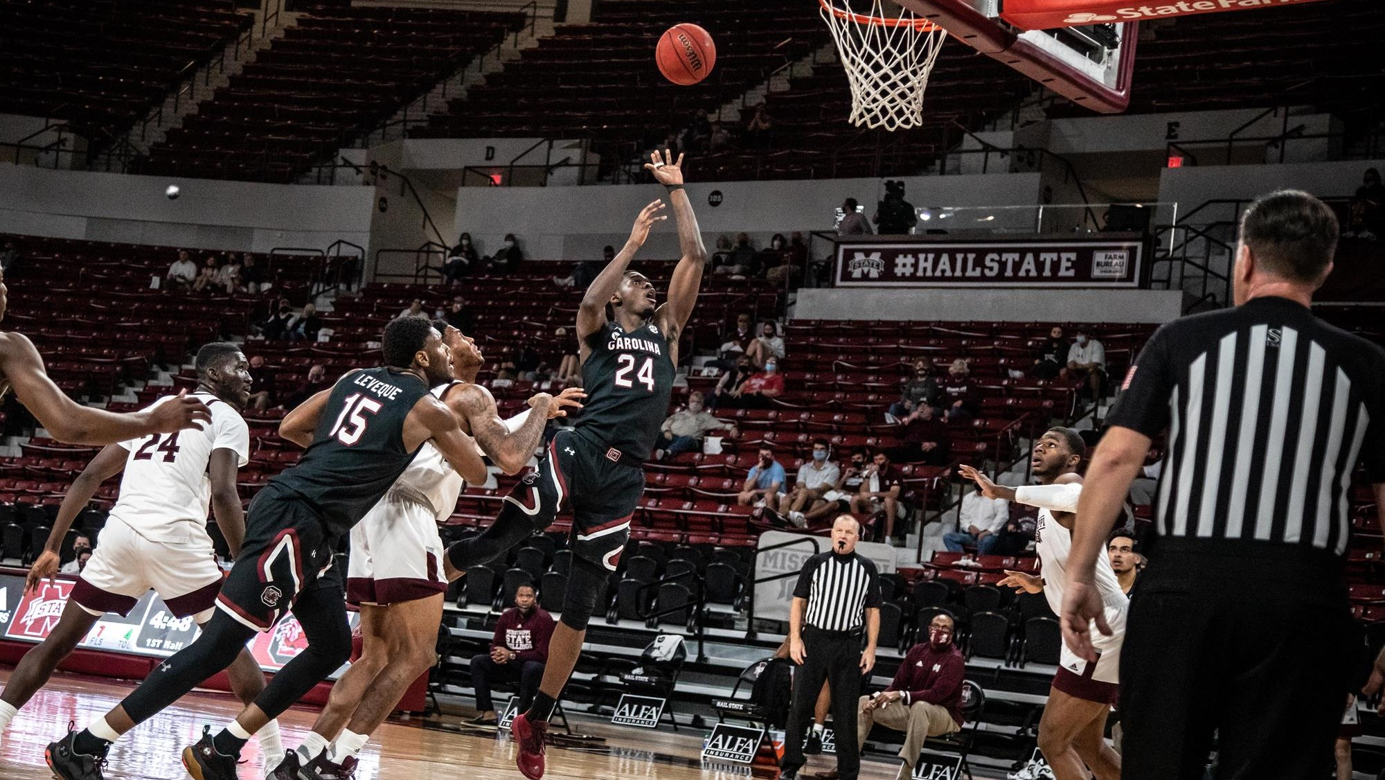 Mississippi St. jumps out early, beats South Carolina 69-48