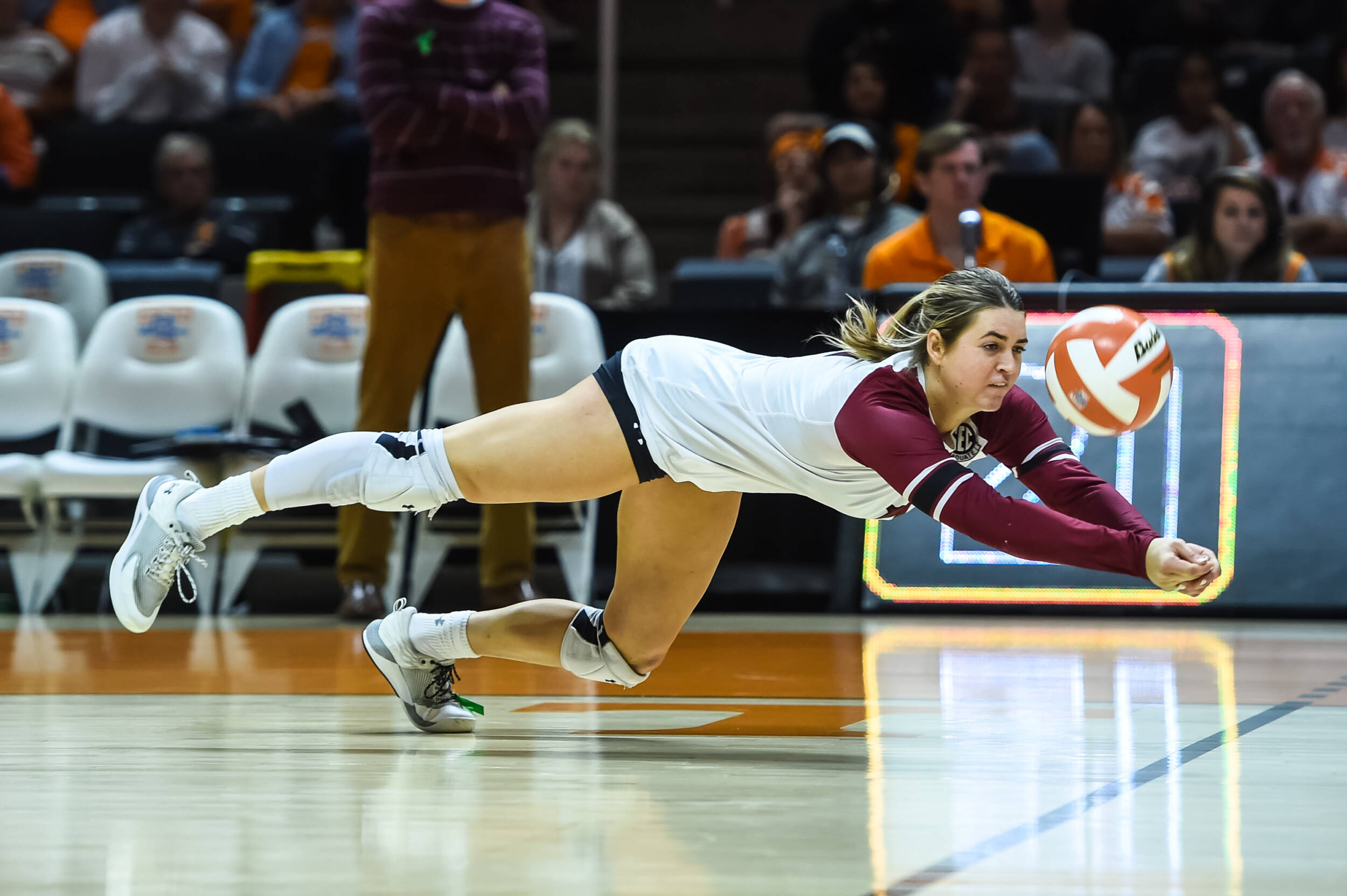 Volleyball Loses in Five Sets at Tennessee