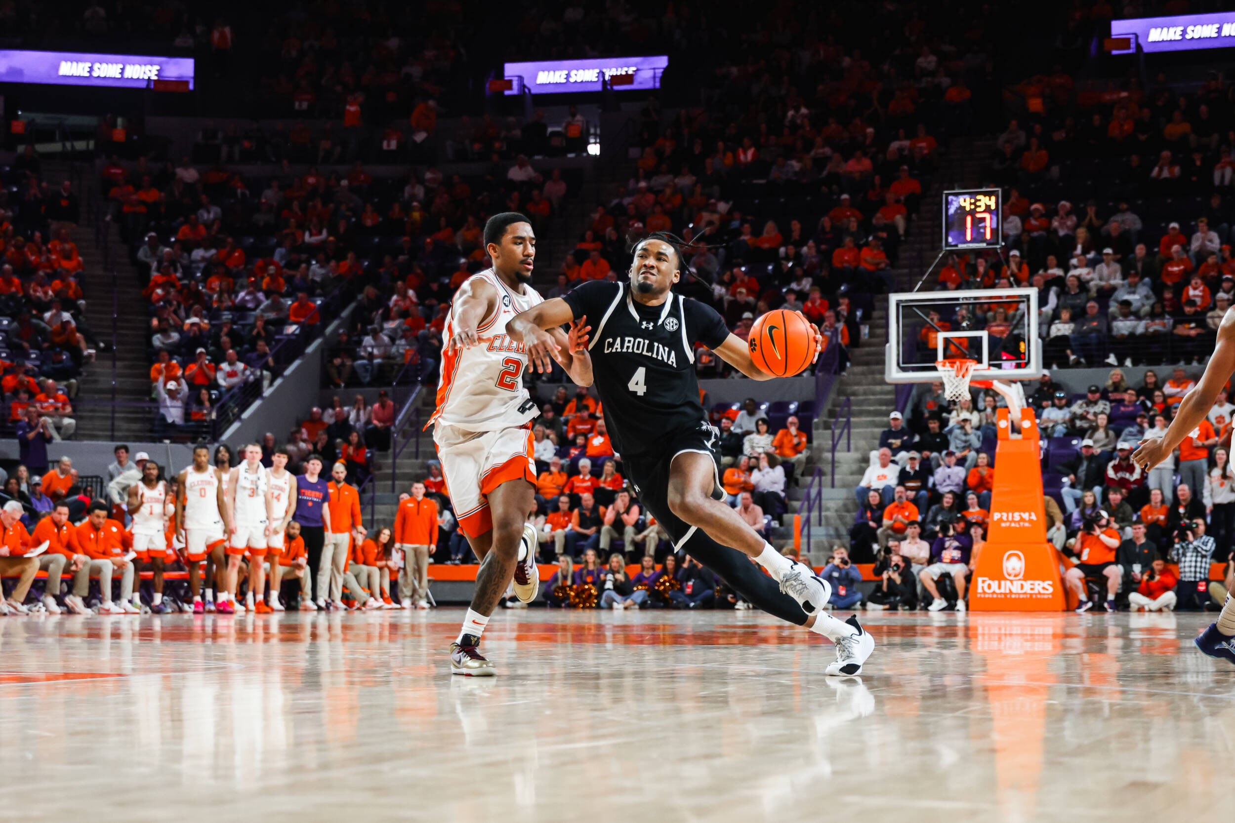 Gamecocks Fall at Clemson, 68-61
