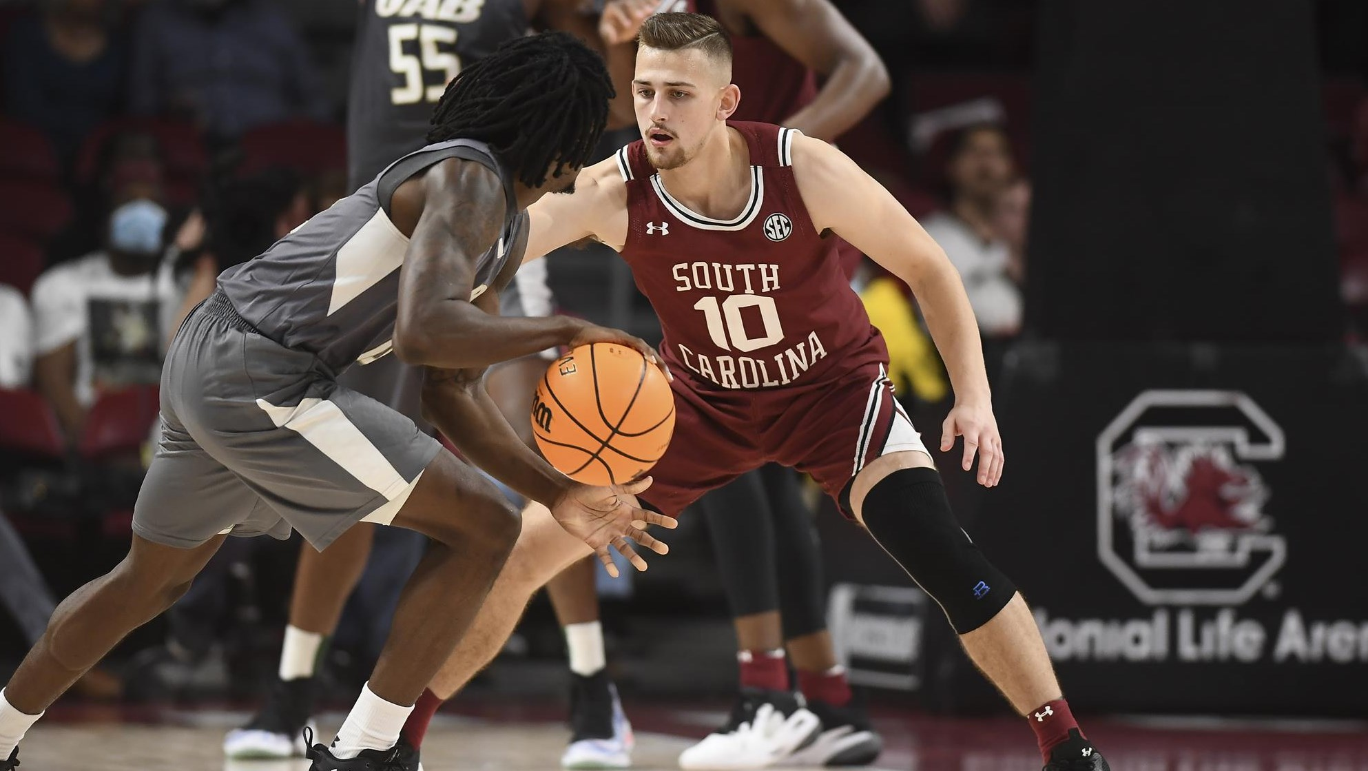 South Carolina holds off UAB from the free-throw line, 66-63