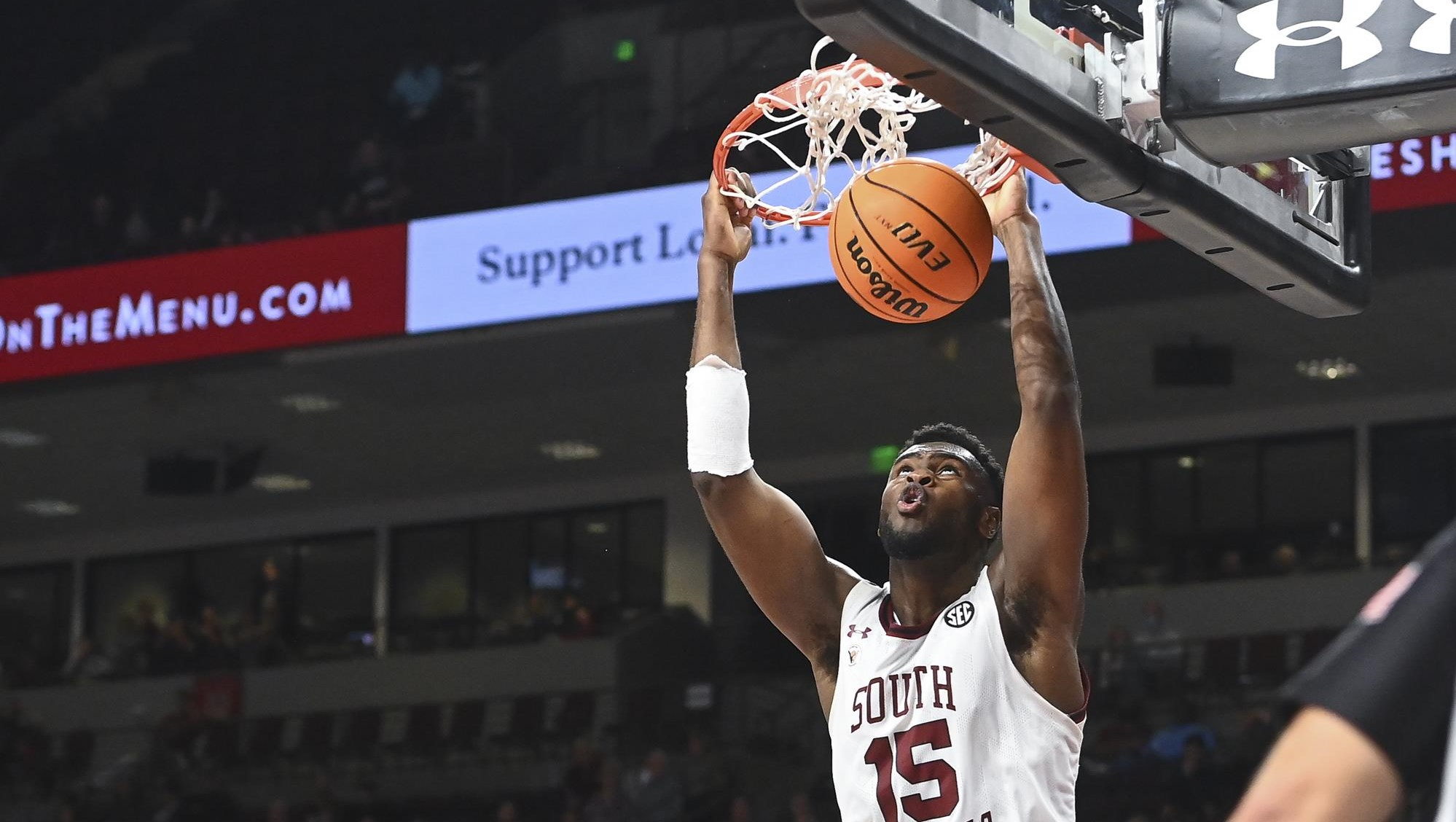 Leveque leads balanced South Carolina past Georgetown 80-67