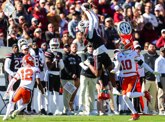Football Falls to Clemson in Season Finale