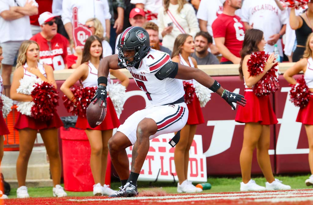 Stout Defense Lifts Football Past Oklahoma, 35-9