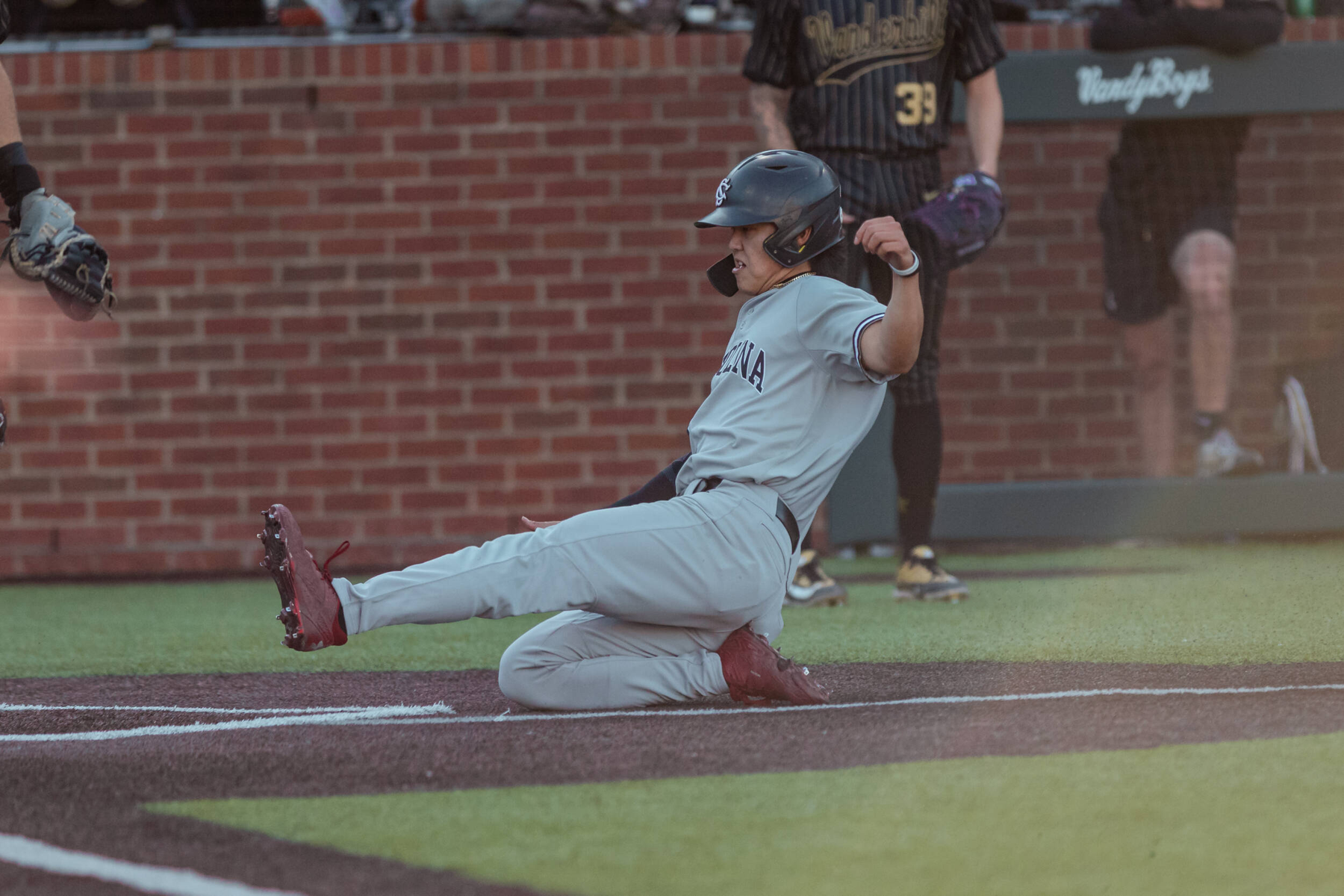 Baseball Falls to Vanderbilt in Series Opener
